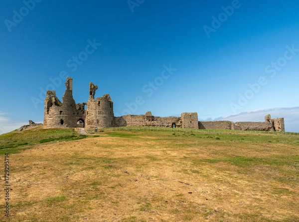 Obraz Dunstanburgh castle in England (2)