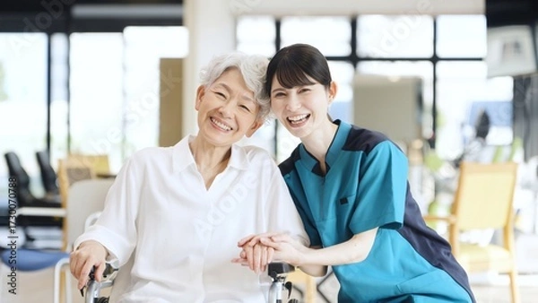 Obraz 介護施設で笑顔でいる高齢者と介護士