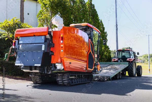 Obraz 大型トラクターでの大型コンバインの搬送