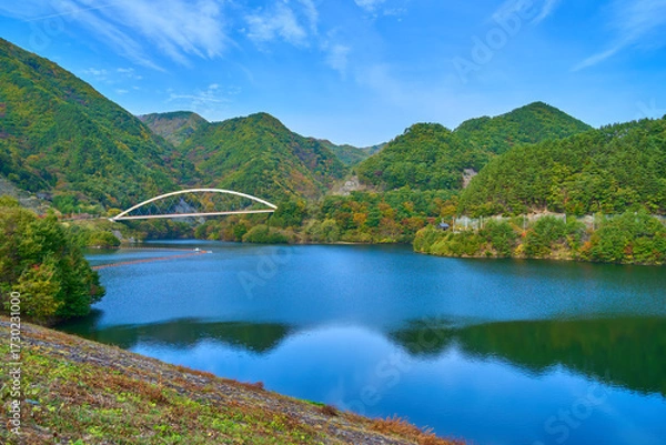 Obraz 山梨県北杜市のみずがき湖南岸から北側の鹿鳴峡大橋方面