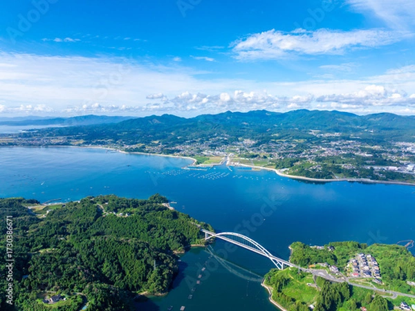 Obraz 気仙沼大島大橋と気仙沼大島※左側、気仙沼湾（宮城県気仙沼市）
