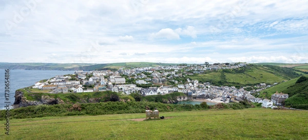 Fototapeta couple on bench at viewpoint above harbour and village of port isaac in cornwall