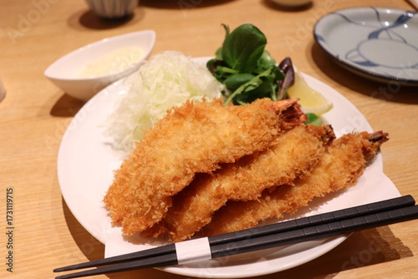 Obraz レストランの大きなエビフライのランチ定食
