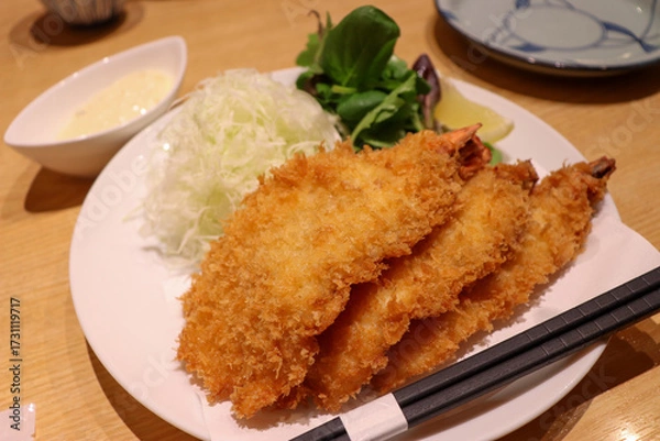 Obraz レストランの大きなエビフライのランチ定食