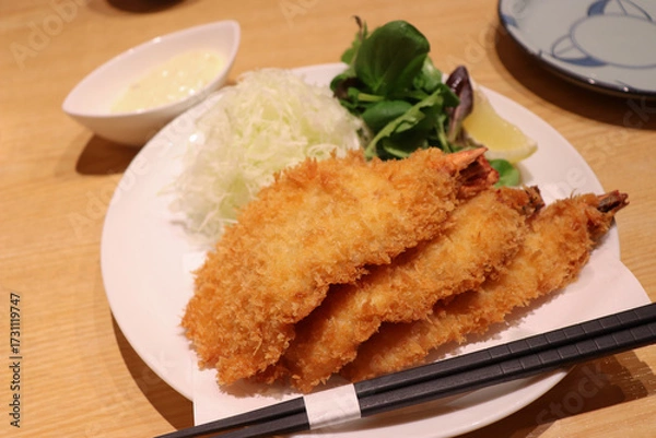 Obraz レストランの大きなエビフライのランチ定食