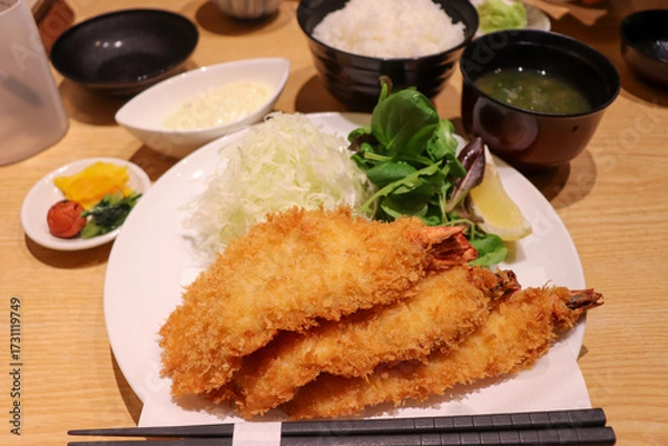 Obraz 大きなエビフライのランチ定食