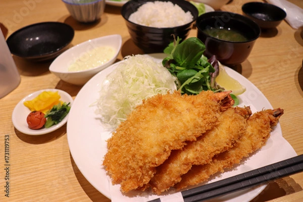 Obraz 大きなエビフライのランチ定食