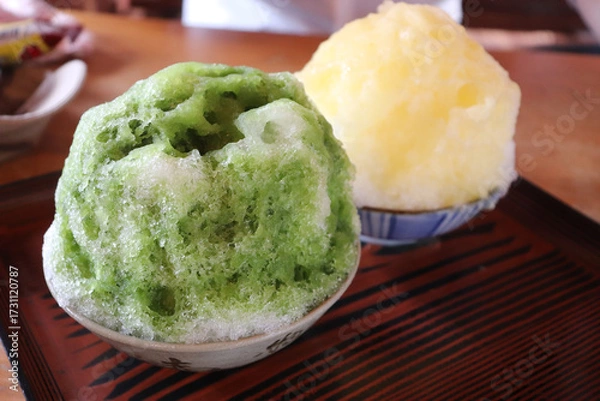 Obraz 日本の夏の菓子、抹茶かき氷と練乳かき氷