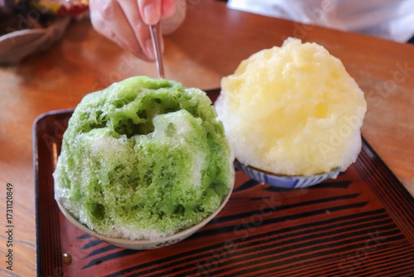 Obraz 日本の夏の菓子、抹茶かき氷と練乳かき氷