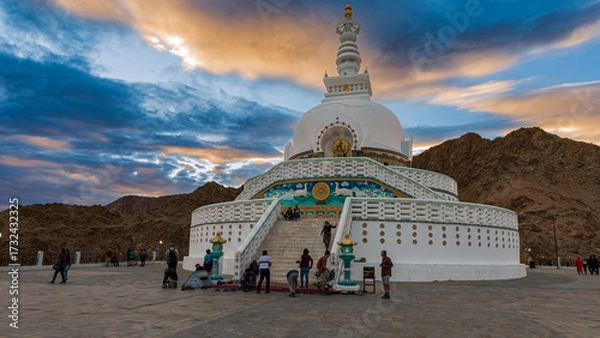 Obraz White stupa at Leh, Ladakh on a golden hill — peace meets the Himalayas.