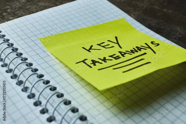 Fototapeta Key takeaways written on a bright sticky note