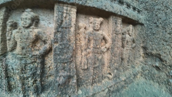 Obraz The Rich Texture and Fine Craftsmanship of Ancient Rock-Cut Reliefs Adorning a Wall in the Kanheri Cave Complex, Evoking Spiritual Heritage.