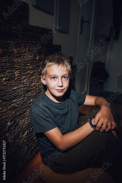 Obraz young boy looking at camera