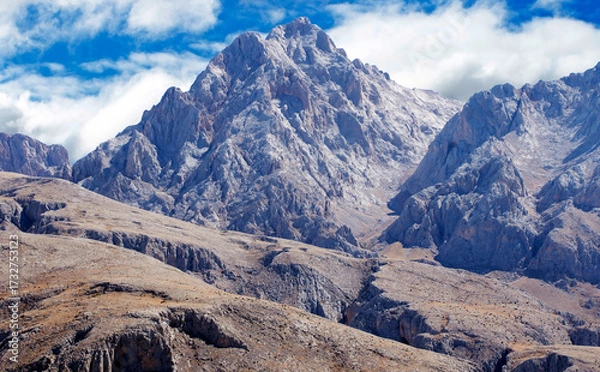 Fototapeta In Niğde Turkey, an impessive view of the Small Demirkazık summit, one of the peaks of the Aladağlar mountain range, on an autumn day