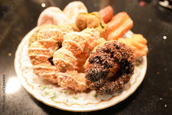 Obraz 美味しそうな色とりどりのドーナツ