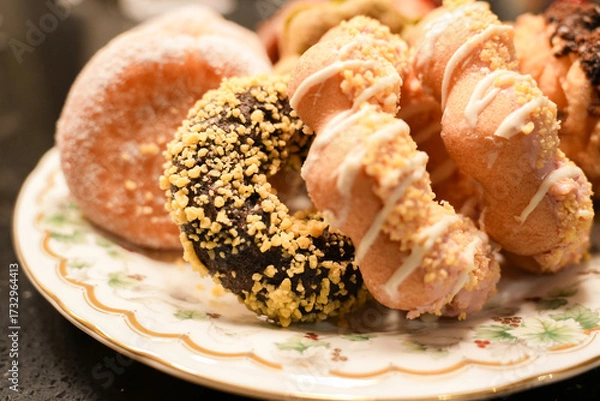 Obraz 美味しそうな色とりどりのドーナツ