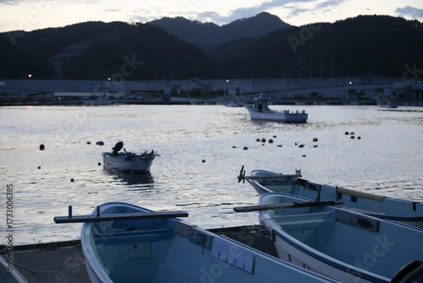 Obraz 陸揚げされた漁船の船首