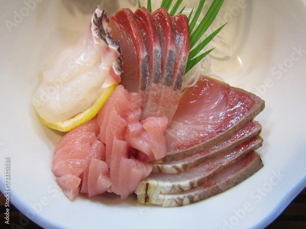 Fototapeta 長崎県平戸市、刺身食べ放題で有名な「お食事の店萬福」の「刺身定食」