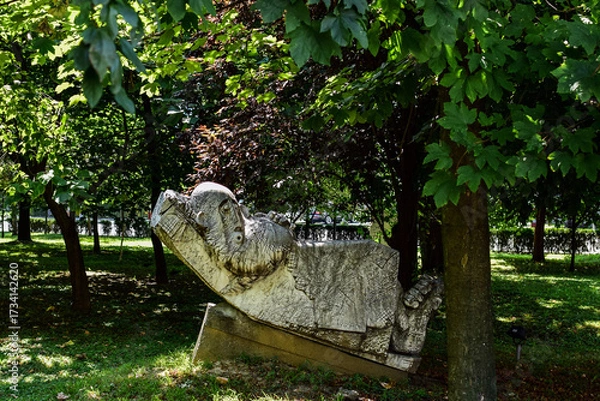 Obraz statue in the park