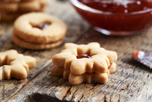 Fototapeta Ttraditonal Linzer Christmas cookies filled with red strawberry marmalade