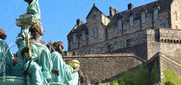 Fototapeta close-up details of the Ross fountain looking up to Edinburgh Castle in the background, Scotland