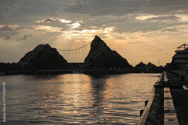 Obraz 朝の天使のはしごと島