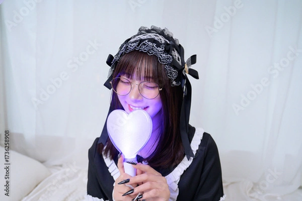 Obraz ライトを持って推し活をする日本人の地雷系女子