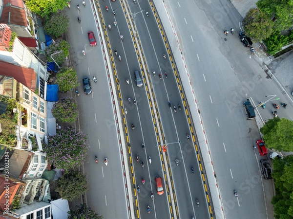 Fototapeta Overhead aerial view of Xa Dan street in Hanoi with cars and motorbikes in traffic.