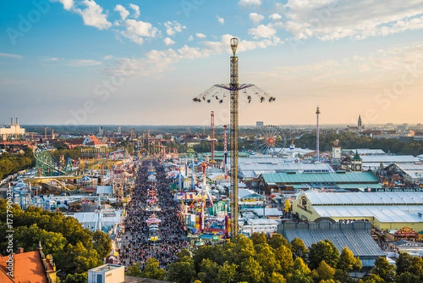 Obraz Widok z lotu ptaka na Oktoberfest z katedry św. Pawła
