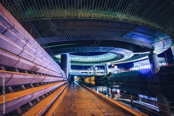 Fototapeta 名古屋市、黒川インターチェンジの巨大ループ線の夜景