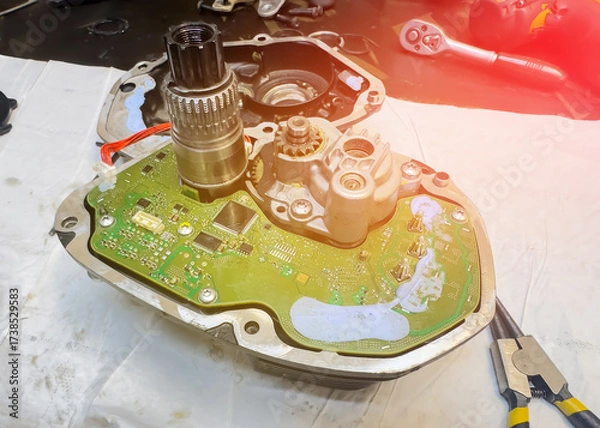 Fototapeta Electric bicycle motor repair. Open the engine during service at an e-bike service center. Ebike Hub Repair. E-bike engine Repairing. EBike Motor Performance Line. Small roughness sharpness, possible.
