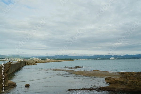 Fototapeta 海岸と曇り空