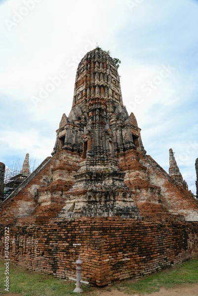 Fototapeta The main Khmer-style pagoda at Wat Chaiwatthanaram, Ayutthaya, Thailand