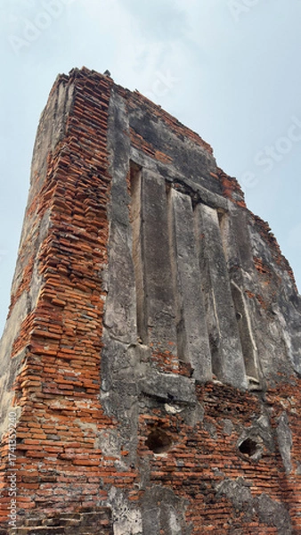 Fototapeta Wat Chaiwatthanaram in Ayutthaya, Thailand. Scenic ruins of the Buddhist temple in the ancient city. Buildings destroyed by time.