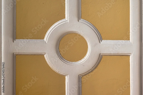 Fototapeta Symmetrical wall detail with circular and cross pattern
Decorative architectural detail with geometric circle and cross design in beige and white colors.
