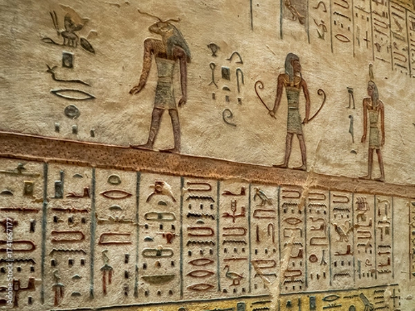 Fototapeta VALLEY OF THE KINGS, EGYPT : Interior of a tomb in the Valley of the Kings, featuring intricate wall paintings and hieroglyphs that tell stories of ancient Egyptian pharaohs.