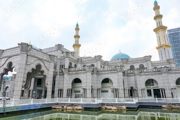 Fototapeta クアラルンプール最大のモスクであるマレーシア連邦モスク
