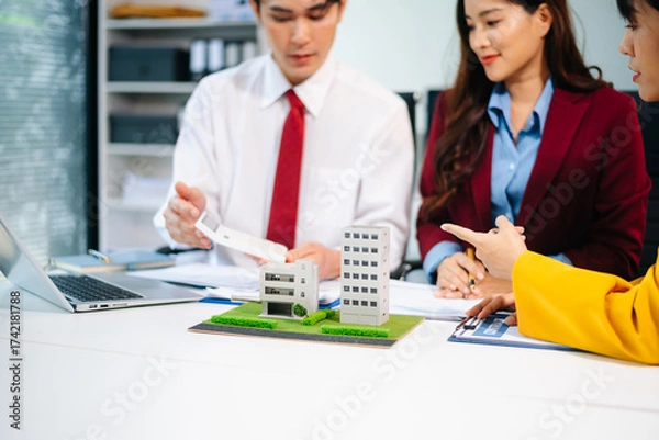 Fototapeta Salesman Hands On comdo House Model , Small Toy House Small Mortgage Property insurance and concepts real estat