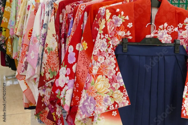 Obraz 振袖と袴の卒業式ルック