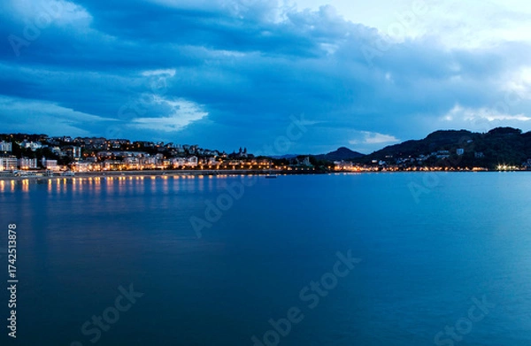 Obraz Blue hour, dusk, on La Concha beach in San Sebastian, Spain