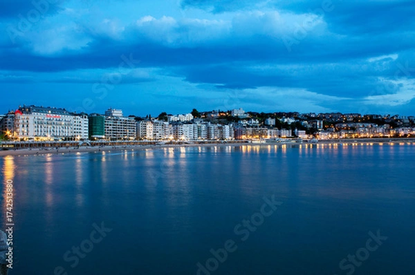 Obraz Blue hour, dusk, on La Concha beach in San Sebastian, Spain