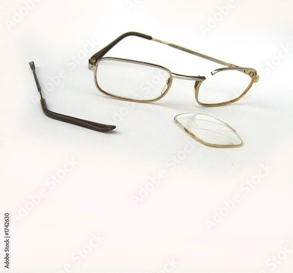 Fototapeta broken glasses