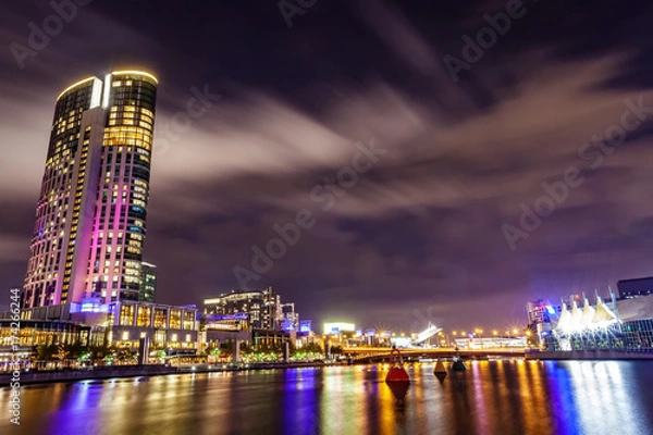 Fototapeta A view across the Yarra river atthe landmark of Melbourne downtown during the city’s nightime..