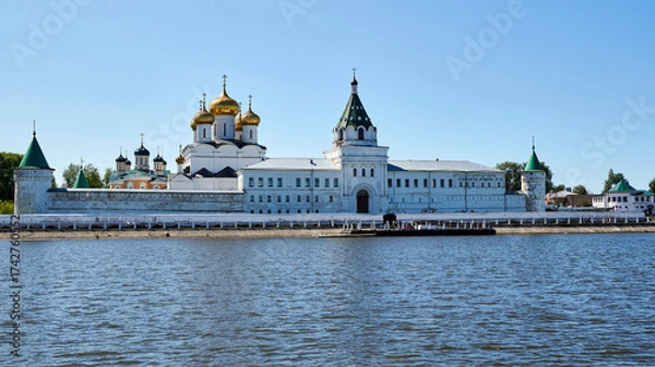 Fototapeta Russia, Kostroma. Ipatiev Monastery. View from aboard a pleasure boat.