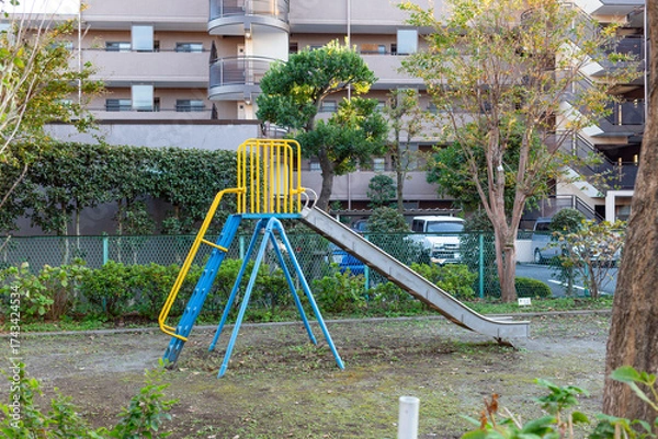 Fototapeta 小さな公園の滑り台