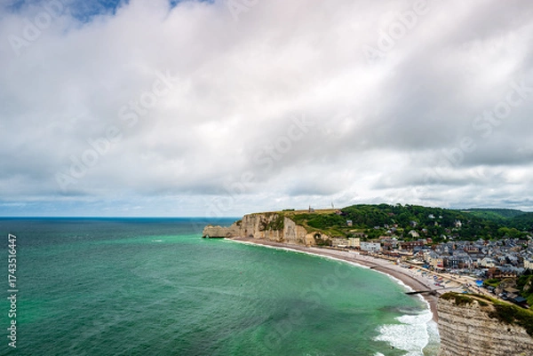 Fototapeta The bay of Etretat with the Amont Cliffs and its pebble beach, department of Seine Maritime, Normandie region, France.