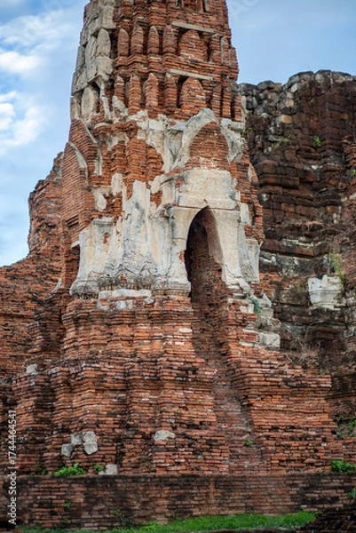 Fototapeta Beautiful ancient ruins in the famous temples in Ayutthaya, Thailand