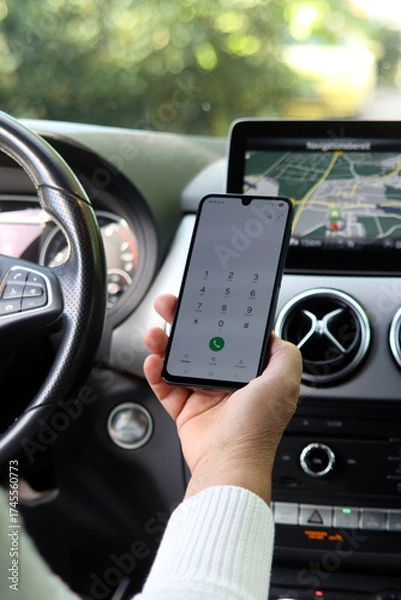 Obraz Handynutzung beim Autofahren