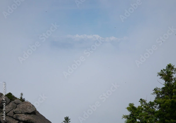 Fototapeta 山頂から見る空