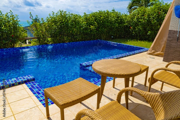 Obraz 青空の南国リゾート・オーシャンビューのプライベートプール付き高級ホテルのヴィラのテラス（沖縄県宮古島市）